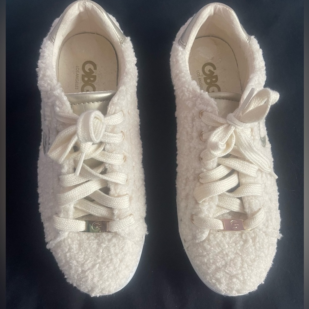GBG Los Angeles sherpa sneakers, comfy sherpa sneakers. Size 7